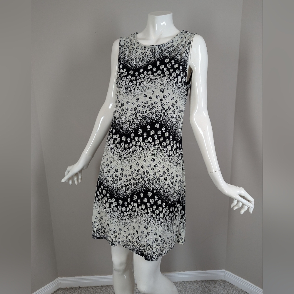 Vintage Point Zero Black & White Floral Shift Dress | Sleeveless Mini | Size Sma